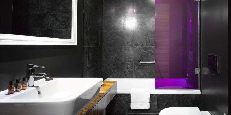 The ICON Hotel & Lounge