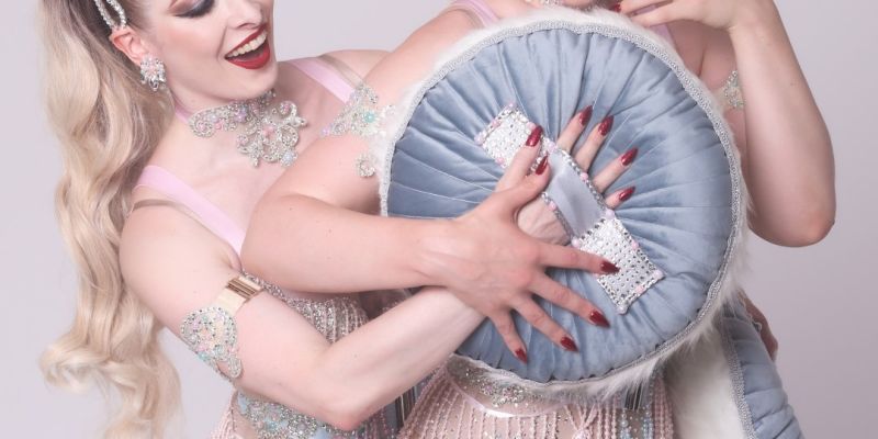 Double burlesque show Pearl Girls - Double burlesque show Pearl Girls