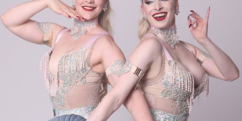 Burleska & showgirl Linde Von Schwärze - Double burlesque show Pearl Girls