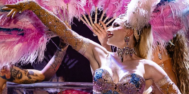 Burleska jako vrchol večera: Glamour, svůdnost a wow efekt na vaší akci