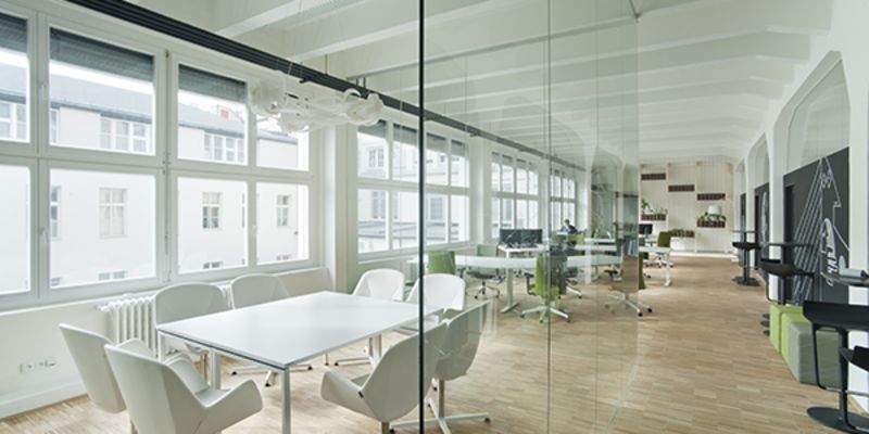 Impact Hub Praha D10 - Bílá zasedačka
