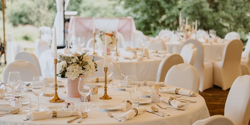 Romantický Hotel Mlýn Karlštejn - Romantický ostrov s party stanem