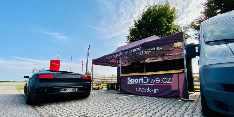 Svezení v supersportu (Ferrari, Lamborghini, Mustang)