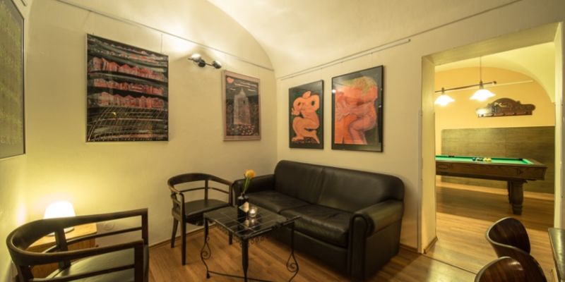 NAPA bar and gallery