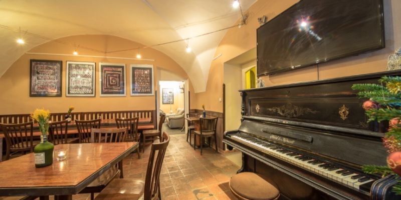 NAPA bar and gallery