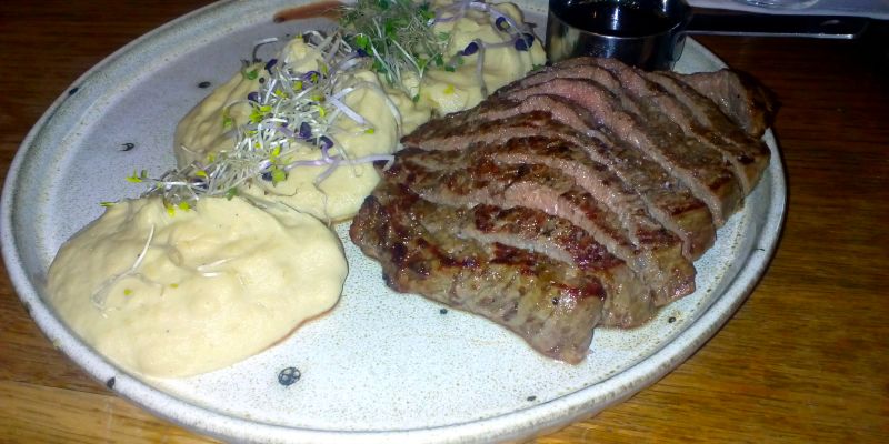 Pivní hotel ZLATÁ KRÁVA: pivní lázně, kulinářské zážitky i konferenční servis.