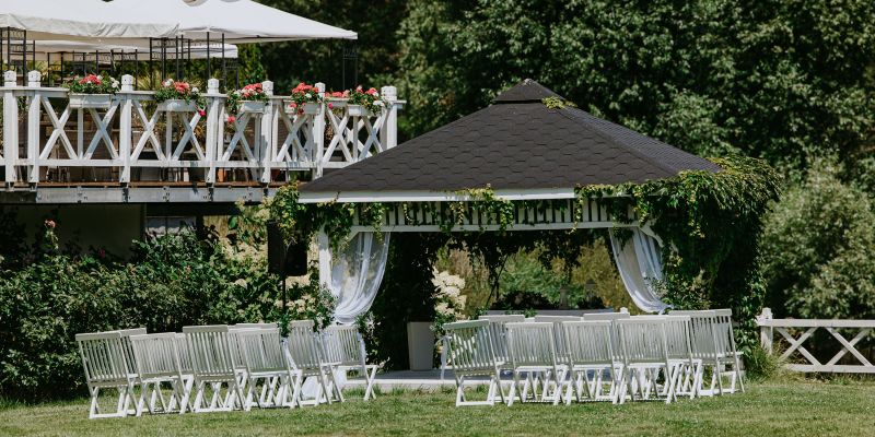 Romantický Hotel Mlýn Karlštejn - Romantický ostrov s party stanem