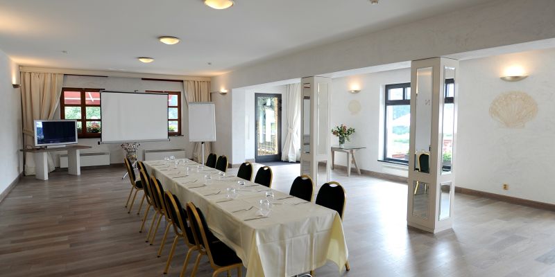 Romantický Hotel Mlýn Karlštejn - Sál Petrarca s terasou