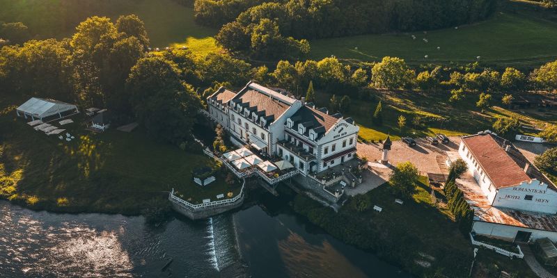 Romantický hotel Mlýn Karlštejn - jen 30 minut od Prahy, přesto jako v jiném světě
