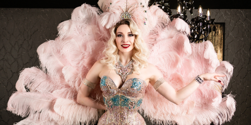 Burleska & showgirl Linde Von Schwärze