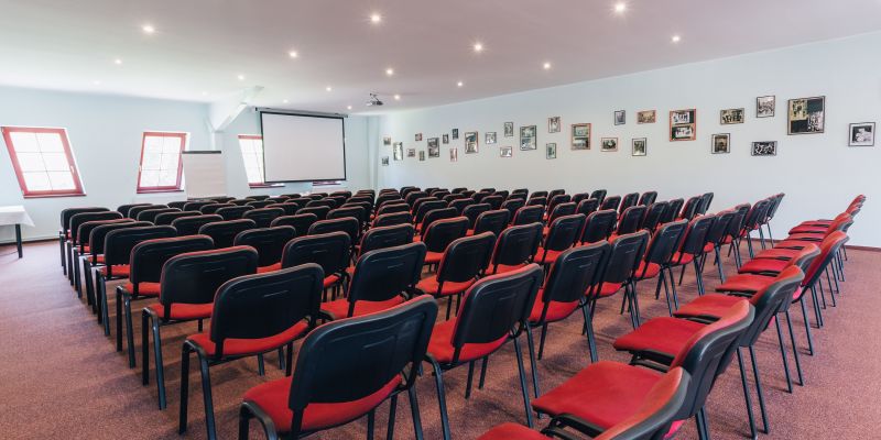 Resort Malevil: místo, kam se nejezdí, ale vrací