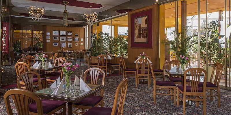 Lobby bar se zimní zahradou (Top Hotel)