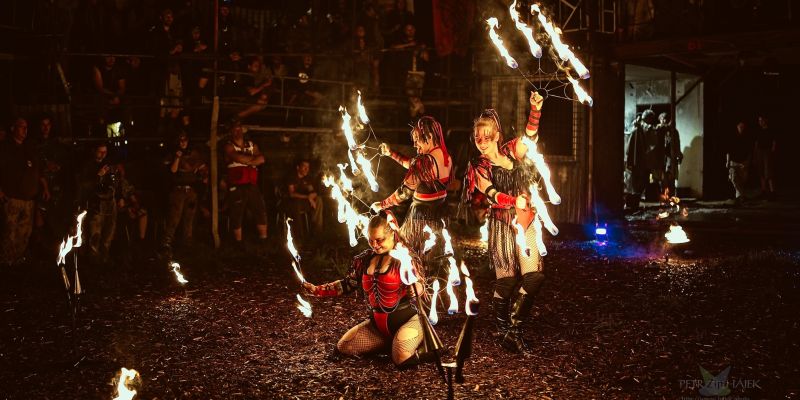 Martina's Agency – Show program pro firemní akce - Ohňová show