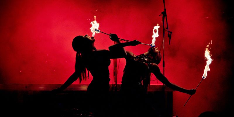 Martina's Agency – Show program pro firemní akce - Ohňová show