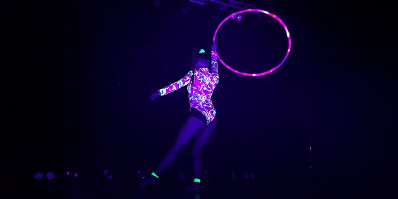 Martina's Agency – Show program pro firemní akce - Světelná taneční show