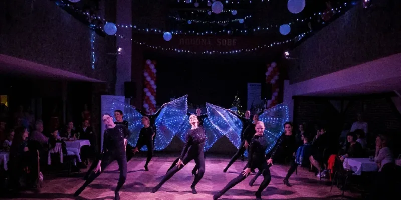 Martina's Agency – Show program pro firemní akce - Světelná taneční show