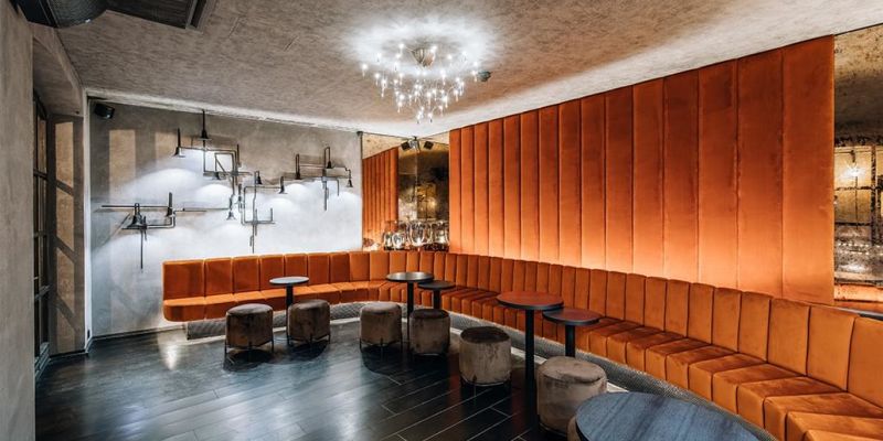 Moon Club & Lounge - Velvet Lounge
