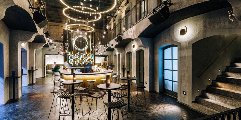 Moon Club & Lounge