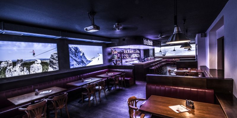 Lokal blok - Přední část restaurace
