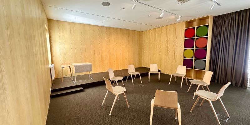 Multifunkční místnost soukromé kliniky LOGO