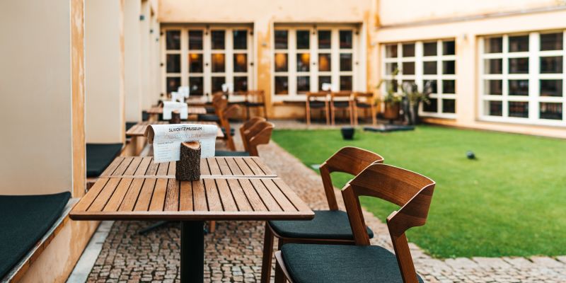 Muzeum slivovice R. JELÍNEK - Venkovní posezení