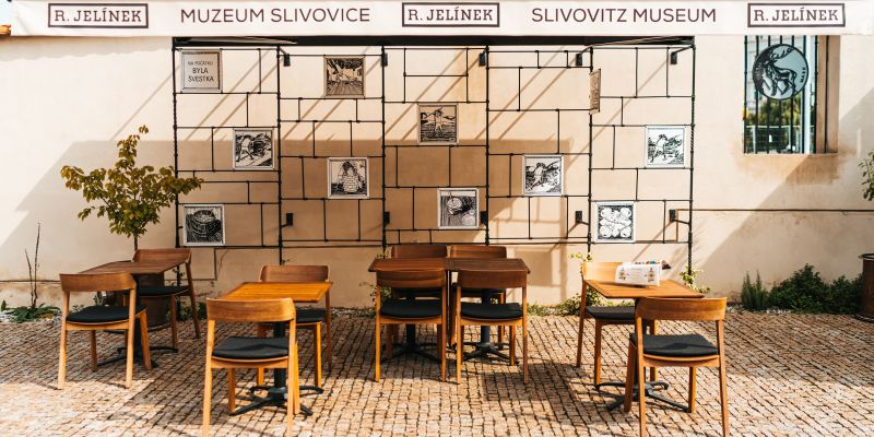 Muzeum slivovice R. JELÍNEK - Venkovní posezení