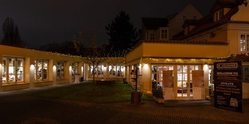 Muzeum slivovice R. JELÍNEK - Venkovní posezení