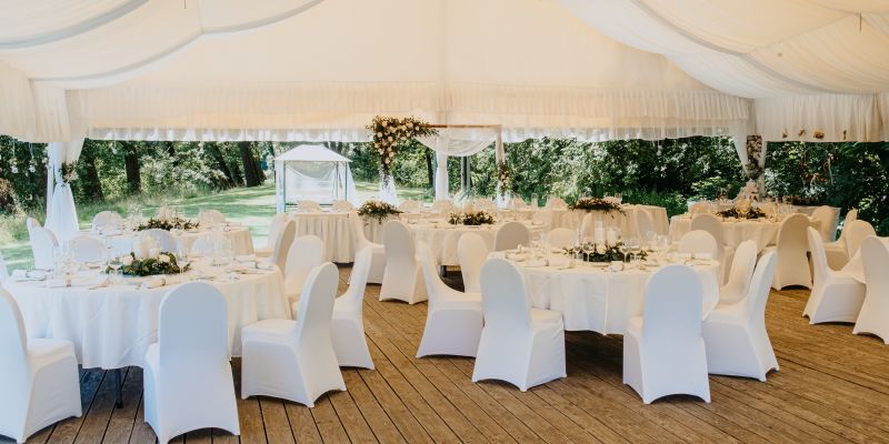 Romantický Hotel Mlýn Karlštejn - Romantický ostrov s party stanem