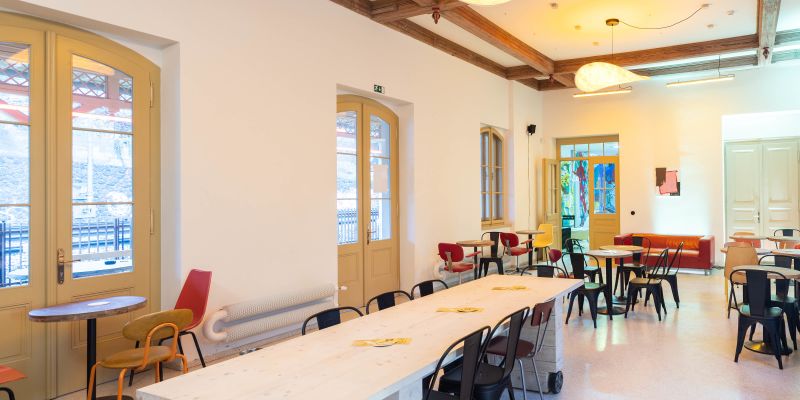 Stanice 6 - Bistro a perón