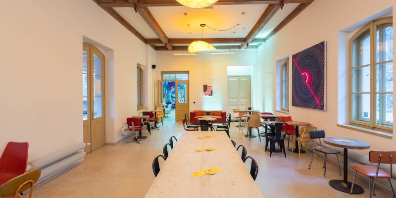 Stanice 6 - Bistro a perón