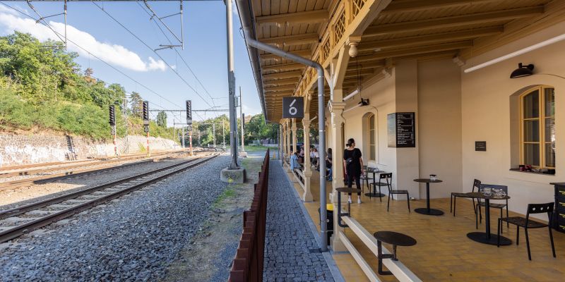 Stanice 6 - Bistro a perón