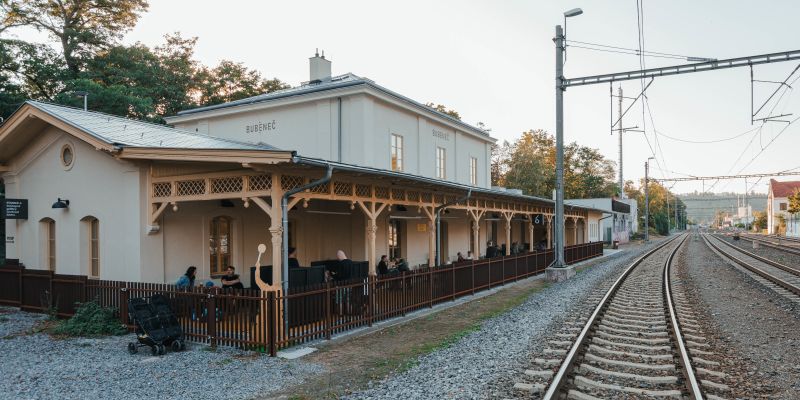 Stanice 6 - Bistro a perón