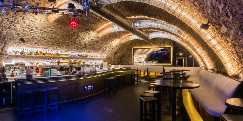 ZONE Cocktail & Music bar