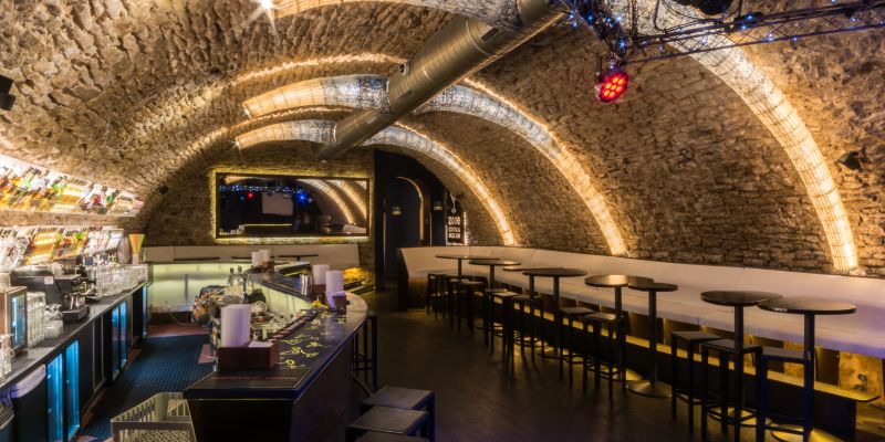 ZONE Cocktail & Music bar