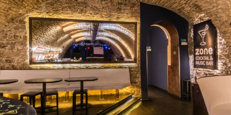 ZONE Cocktail & Music bar