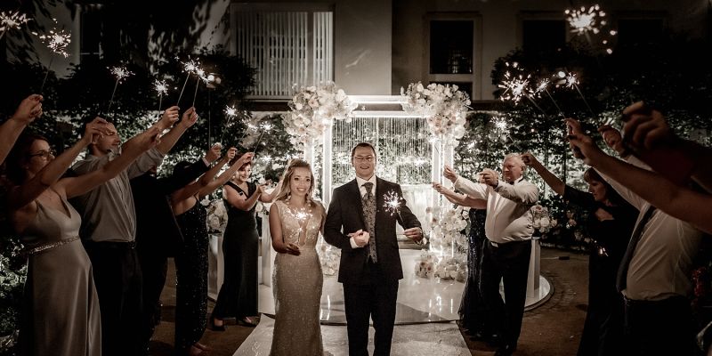 3 praktické rady, jak s pomocí světýlek oživit váš večírek nebo svatbu