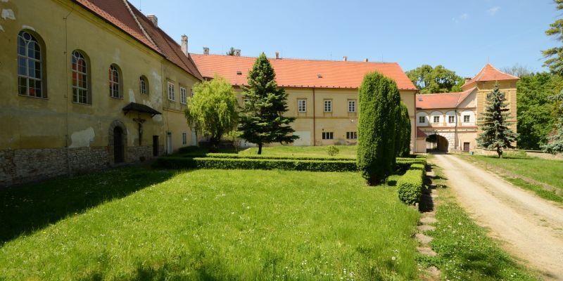 Zámek Račice