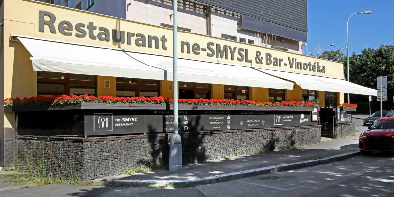 Restaurant ne-SMYSL s klubem ZARAGOZA - Restaurace ne-SMYSL