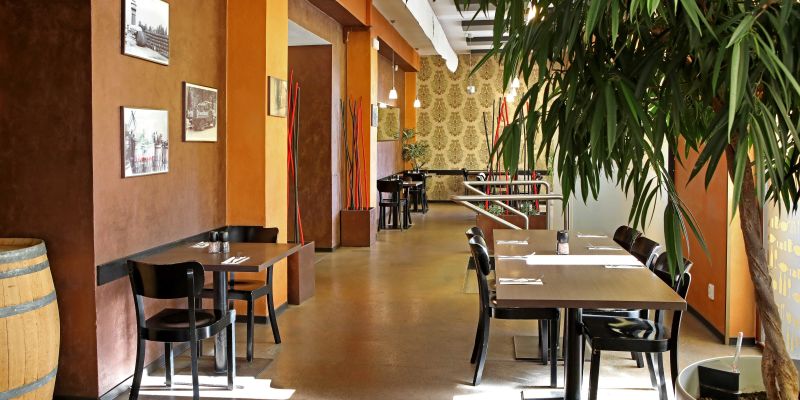 Restaurant ne-SMYSL s klubem ZARAGOZA - Restaurace ne-SMYSL