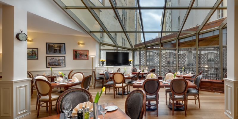 Boutique hotel Seven Days - V-Café Bar & Restaurant