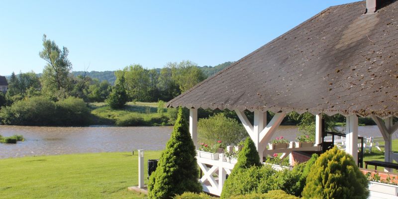 Romantický Hotel Mlýn Karlštejn - Romantický ostrov s party stanem