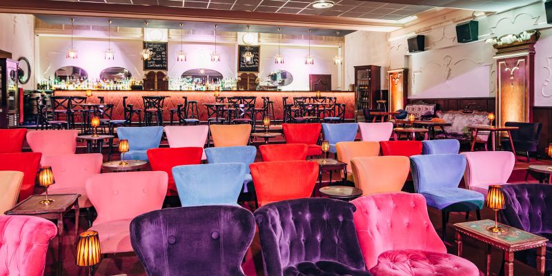 ROYAL - Theatre & Club Chic