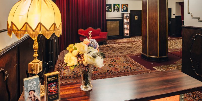 ROYAL - Theatre & Club Chic