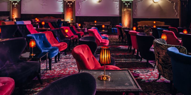 ROYAL - Theatre & Club Chic