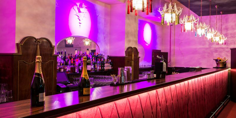 ROYAL - Theatre & Club Chic