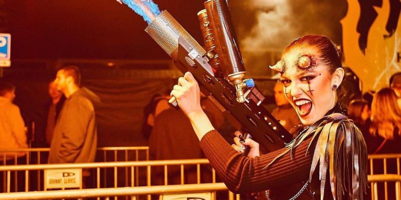 Aliatrix - visual entertainment agency - Walking acts