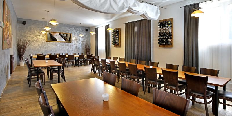 Restaurant ne-SMYSL s klubem ZARAGOZA