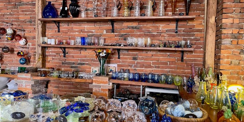 Sklárna & Sklářská krčma AJETO - Prohlídky s průvodcem ve sklárně