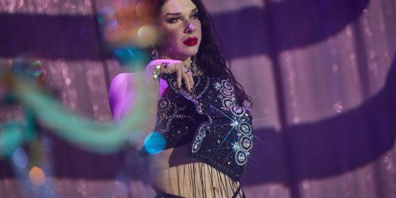 Burleska & showgirl Linde Von Schwärze - Burleskní show Divine Burlesque