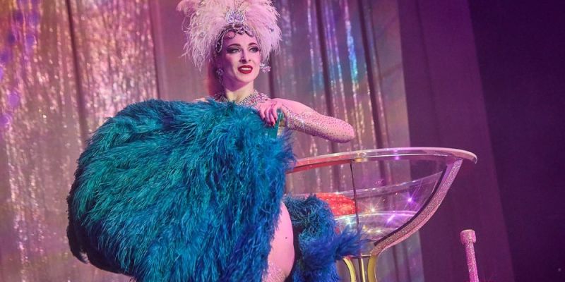 Burleska jako vrchol večera: Glamour, svůdnost a wow efekt na vaší akci